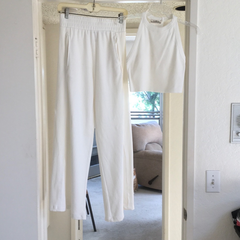 LA BIZ/“VANILLA LATTE”RIBBED HALTER & WIDE LEG PANT SET wRIBBED SIDE PANEL/NEW